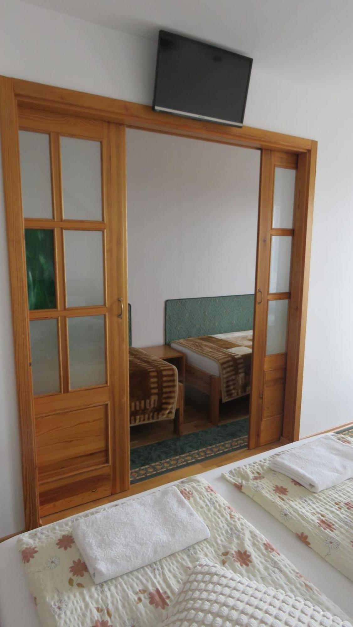 Prima Porta Vendeghaz Hotel Balatonalmadi Exterior photo